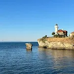 Leisure In A Flower Sea Apartment, Lazur Apartament Burgas
