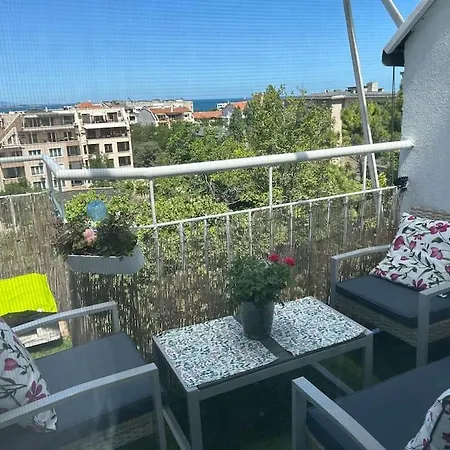 Leisure In A Flower Sea Apartment, Lazur Apartment *